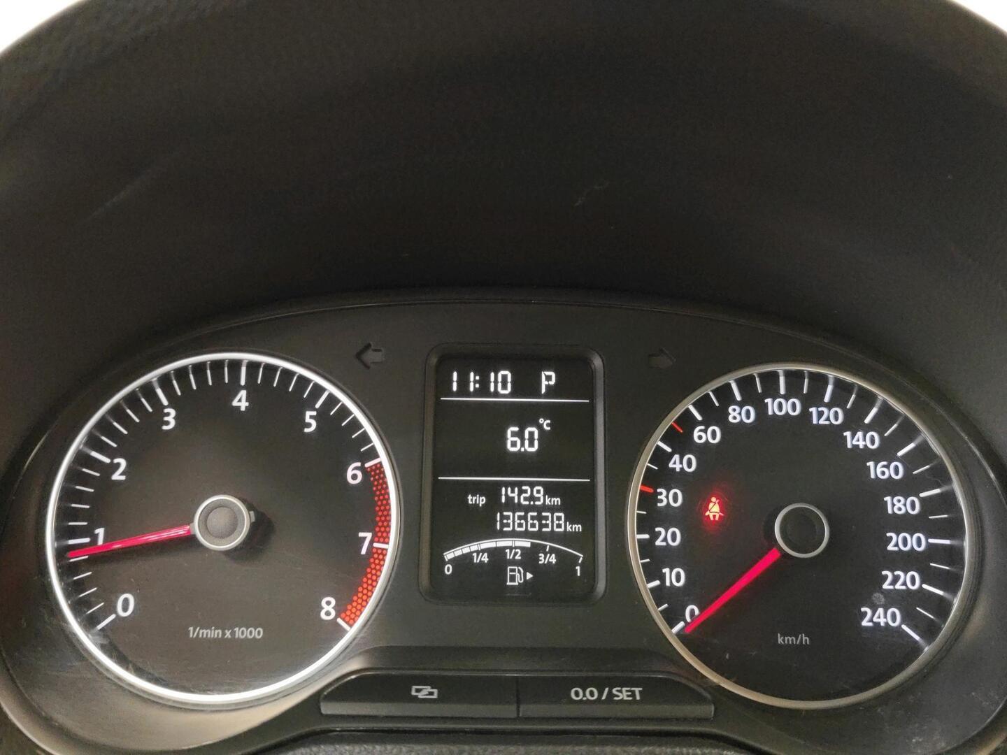 VOLKSWAGEN Polo 2012