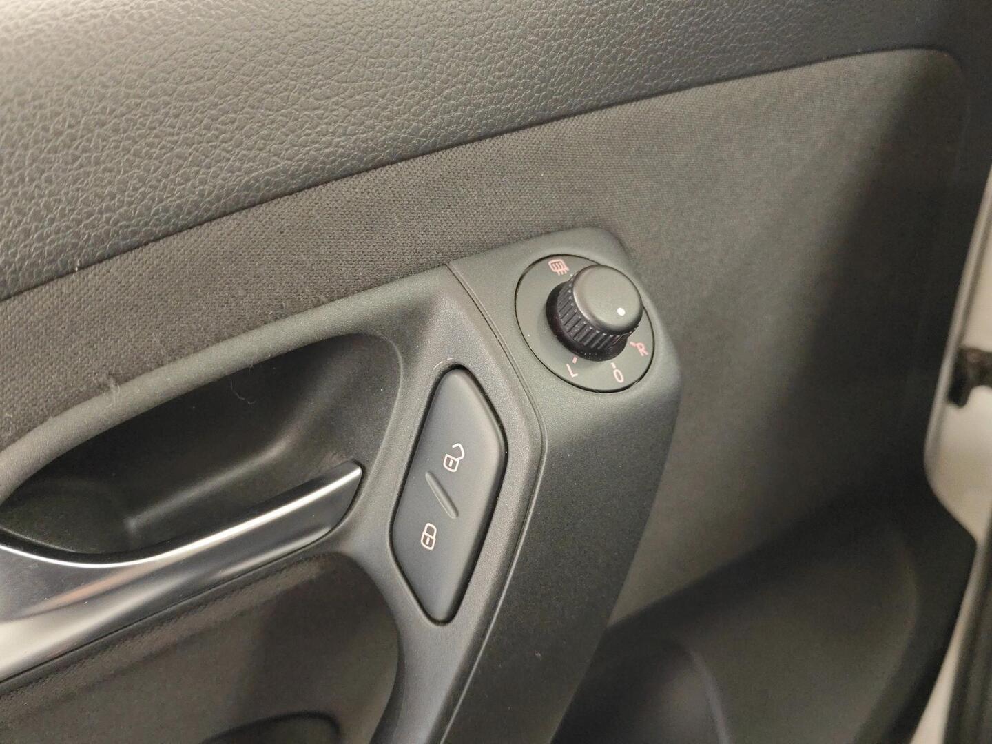 VOLKSWAGEN Polo 2012