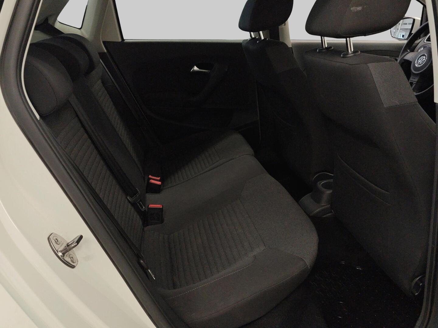 VOLKSWAGEN Polo 2012