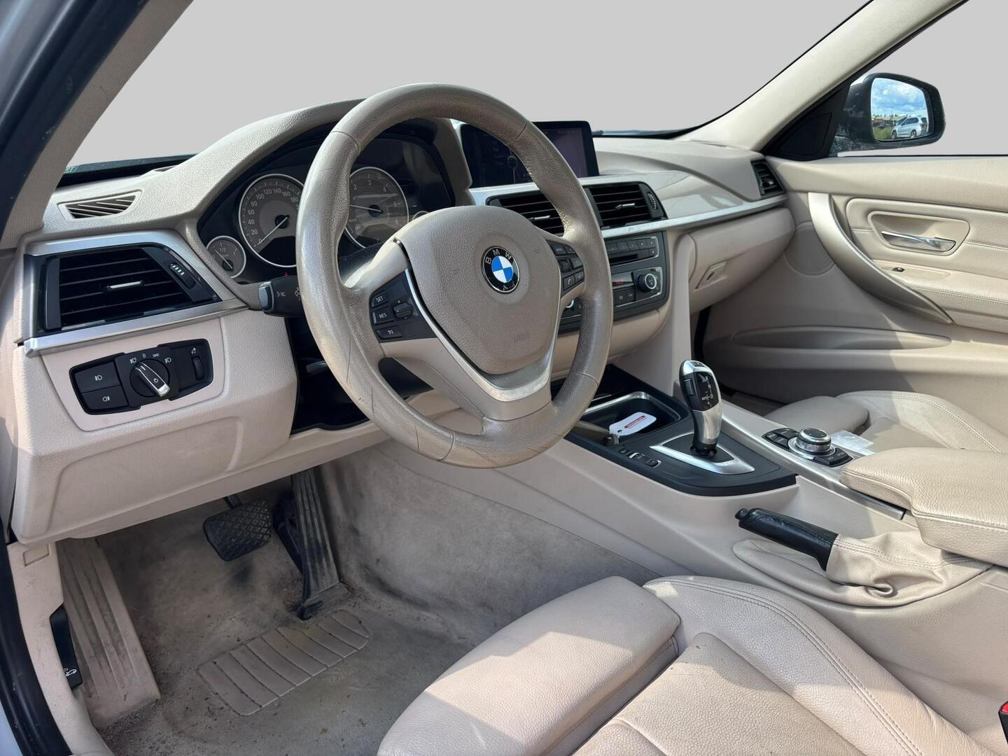 BMW 320 2012