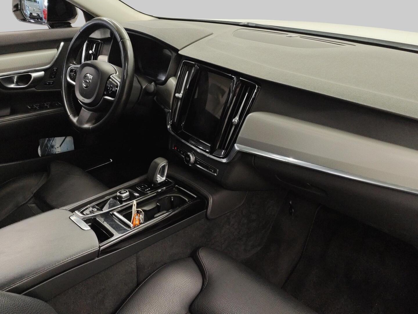 VOLVO S90 2023