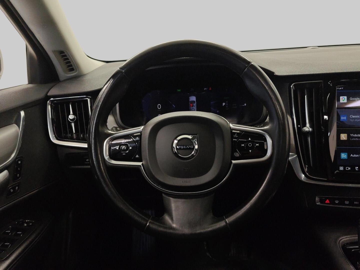 VOLVO S90 2023