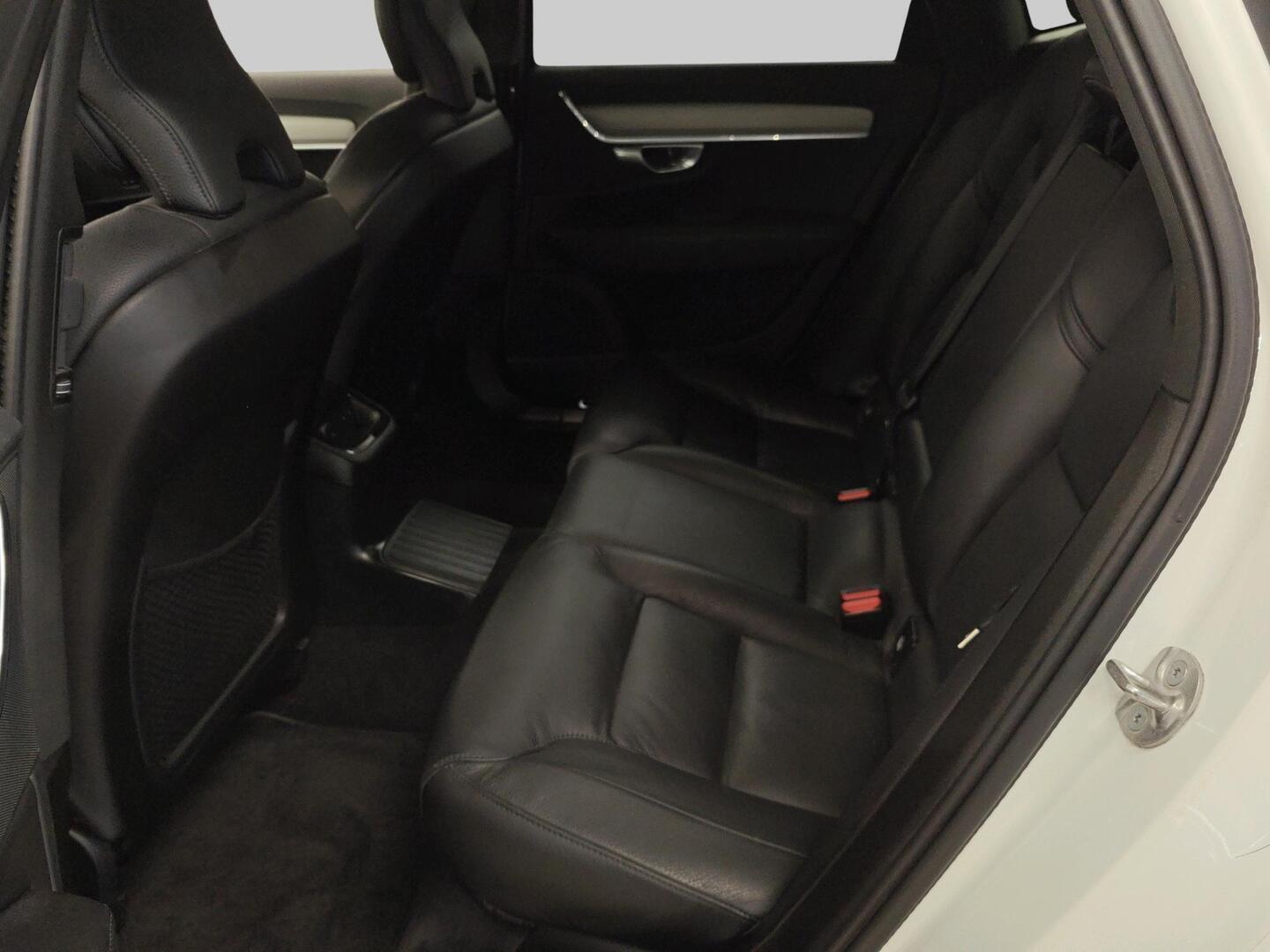 VOLVO S90 2023