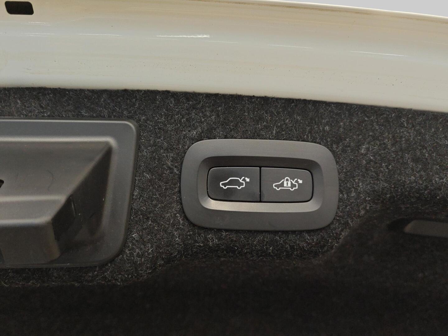 VOLVO S90 2023