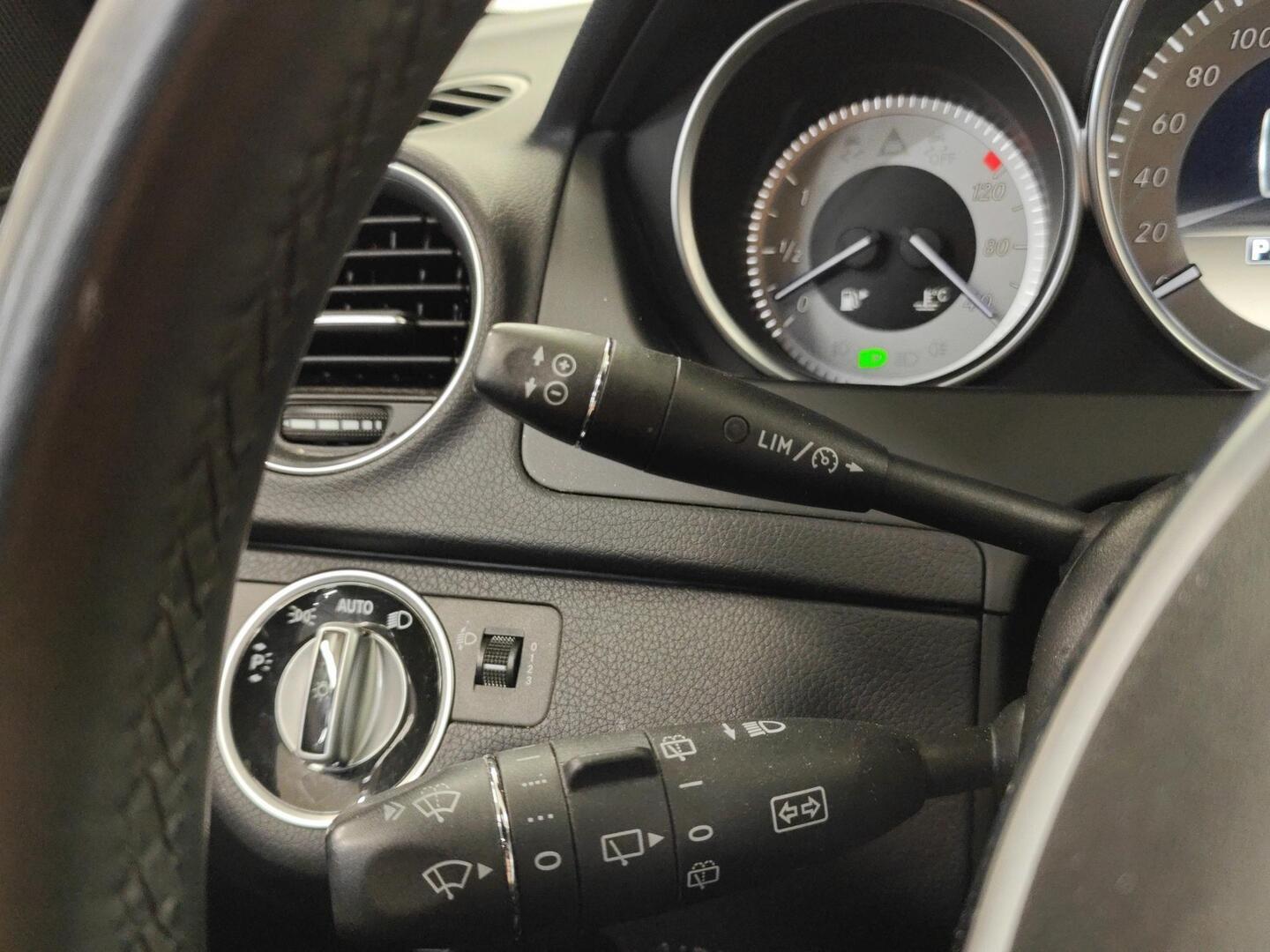 MERCEDES-BENZ C 2012
