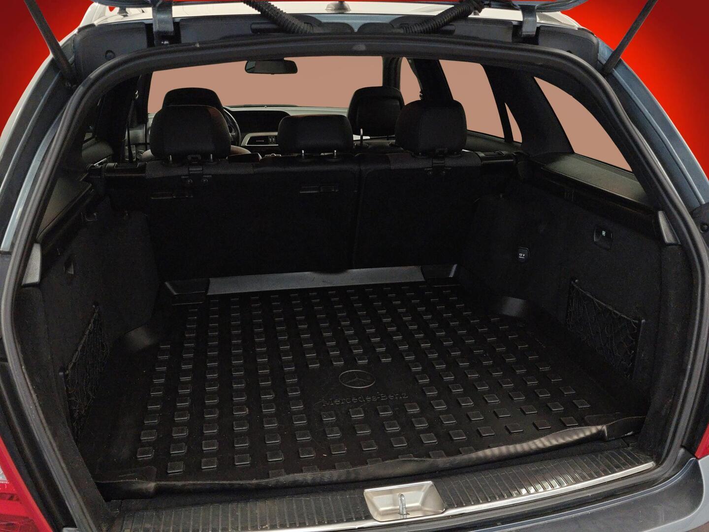 MERCEDES-BENZ C 2012