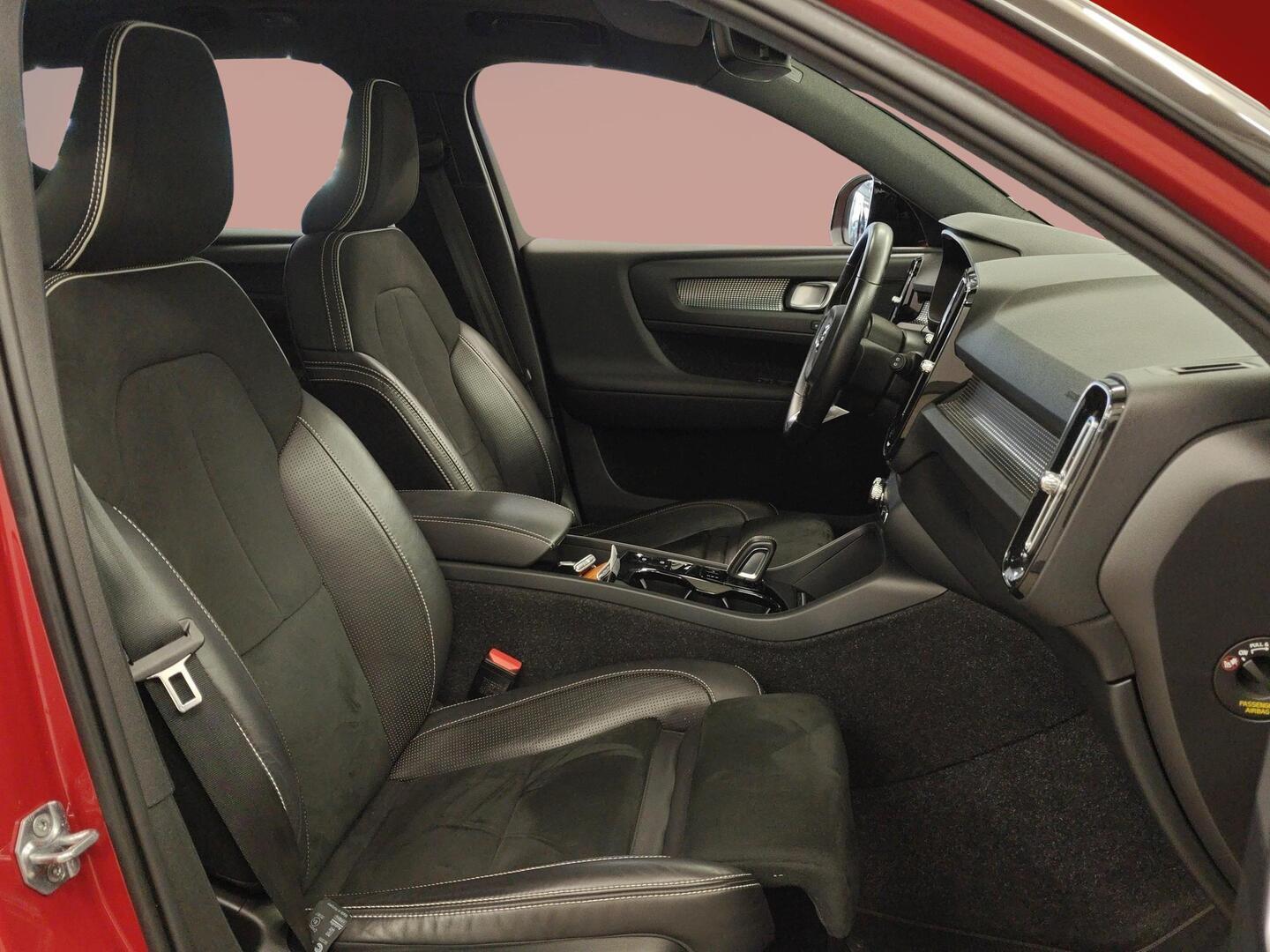 VOLVO XC40 2021