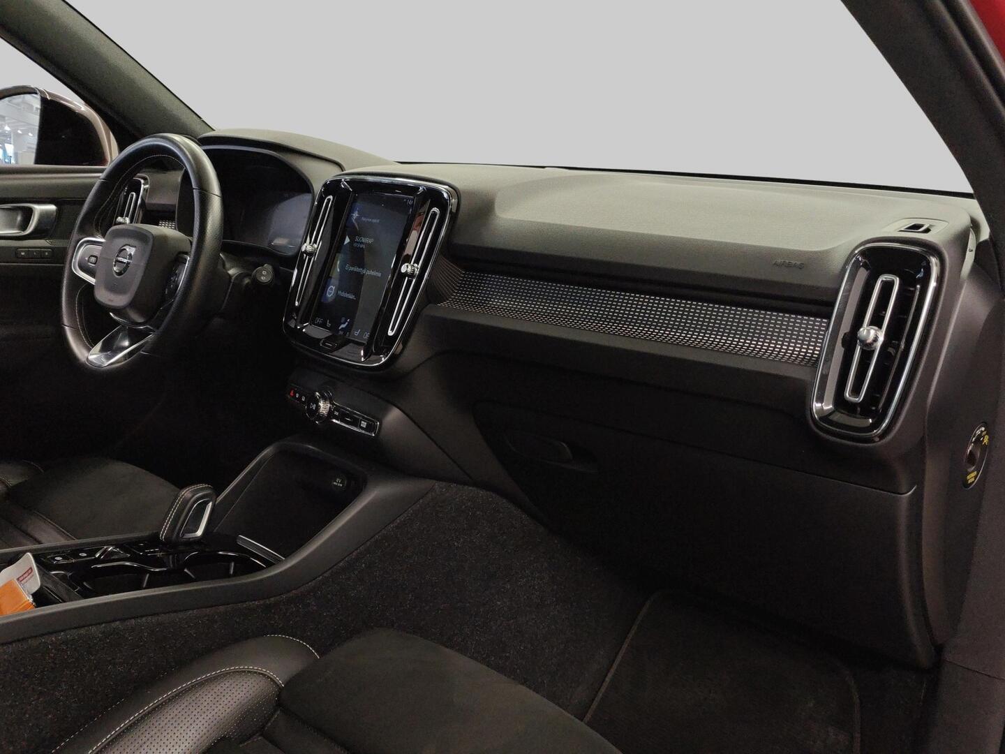 VOLVO XC40 2021
