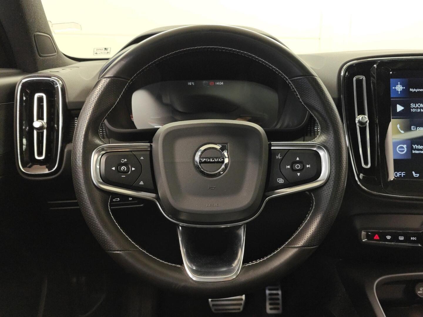 VOLVO XC40 2021