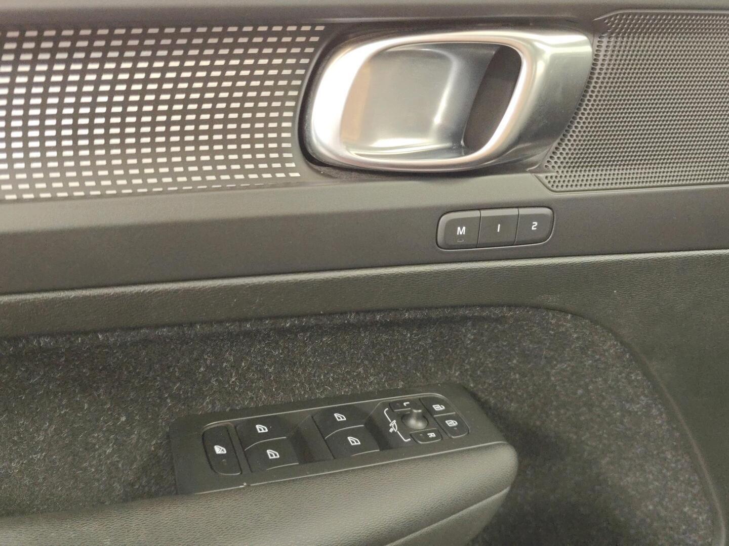 VOLVO XC40 2021