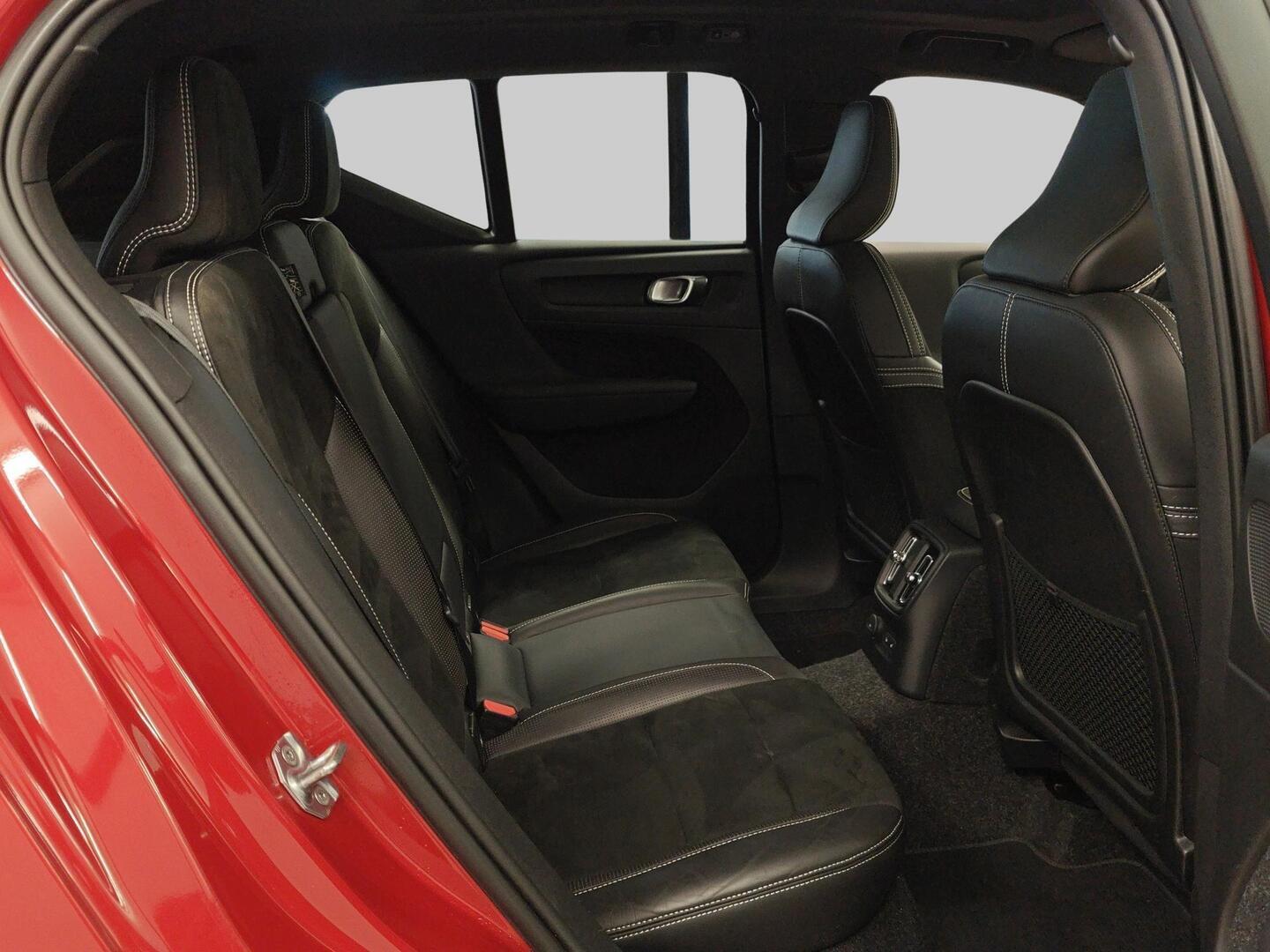 VOLVO XC40 2021