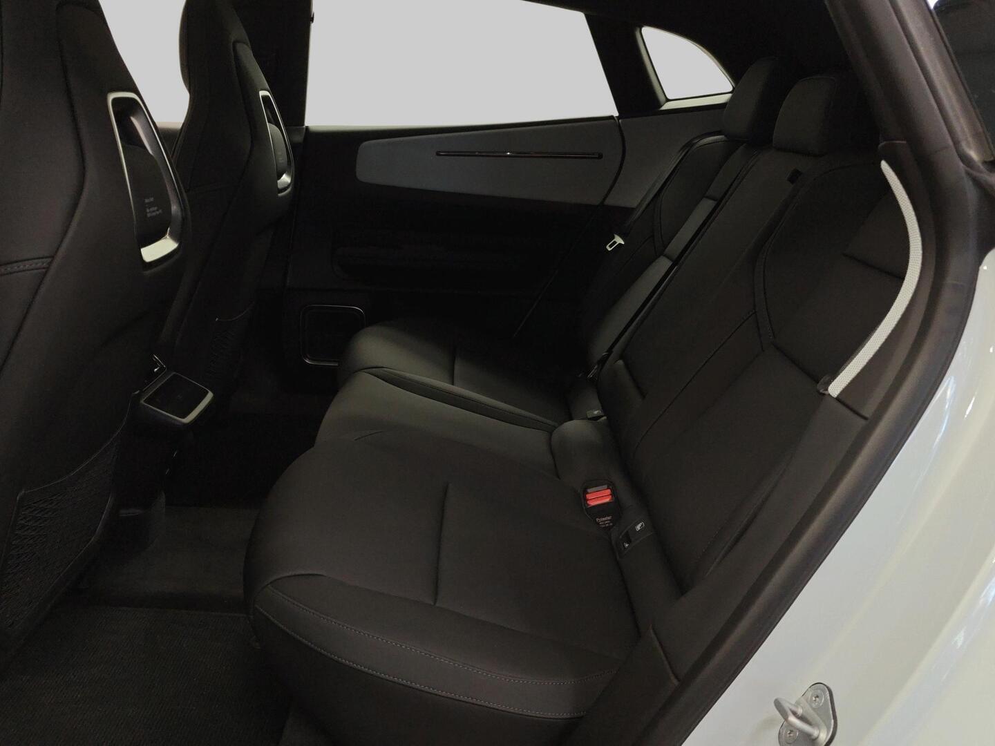 POLESTAR 4 2025