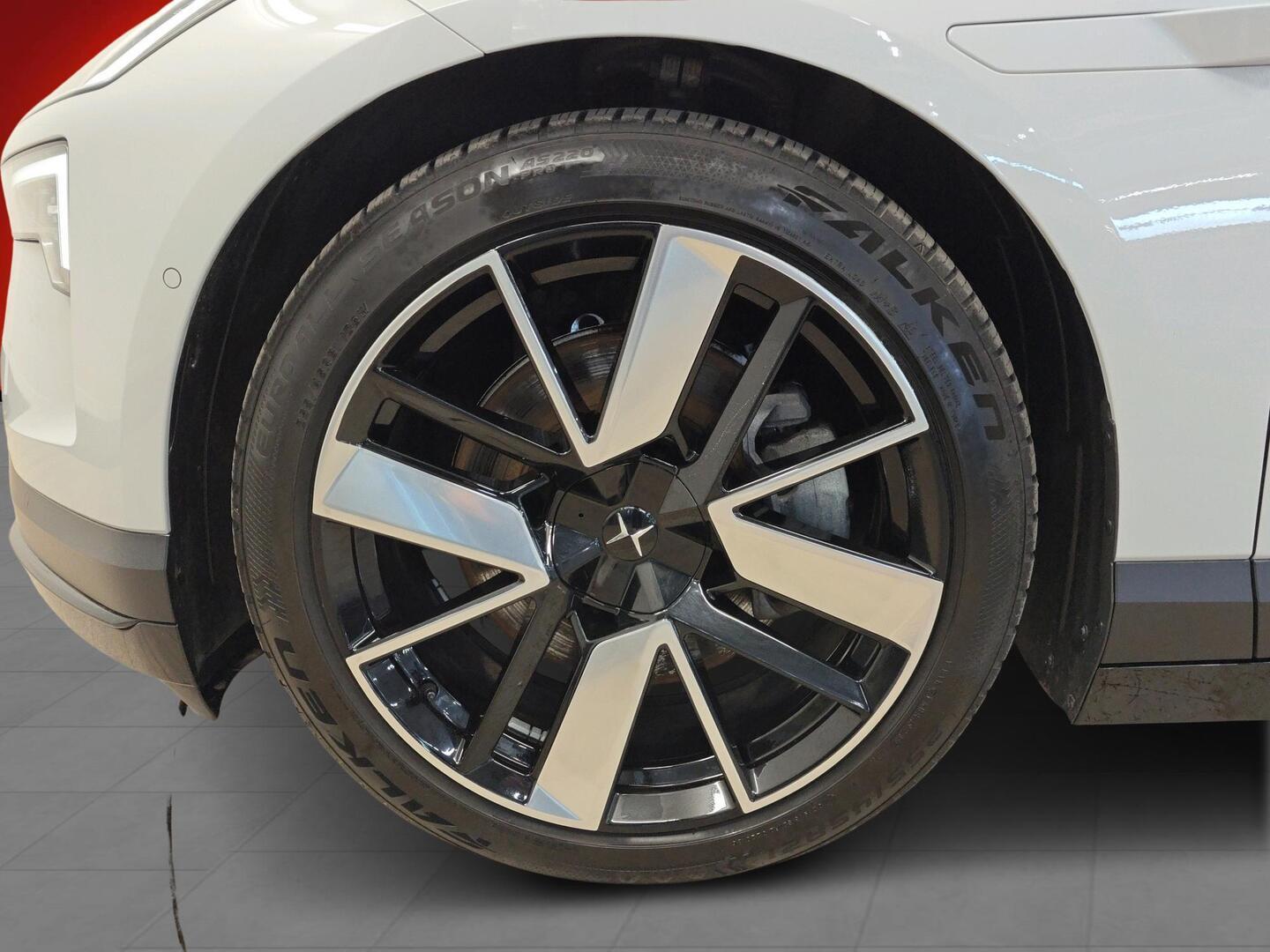 POLESTAR 4 2025