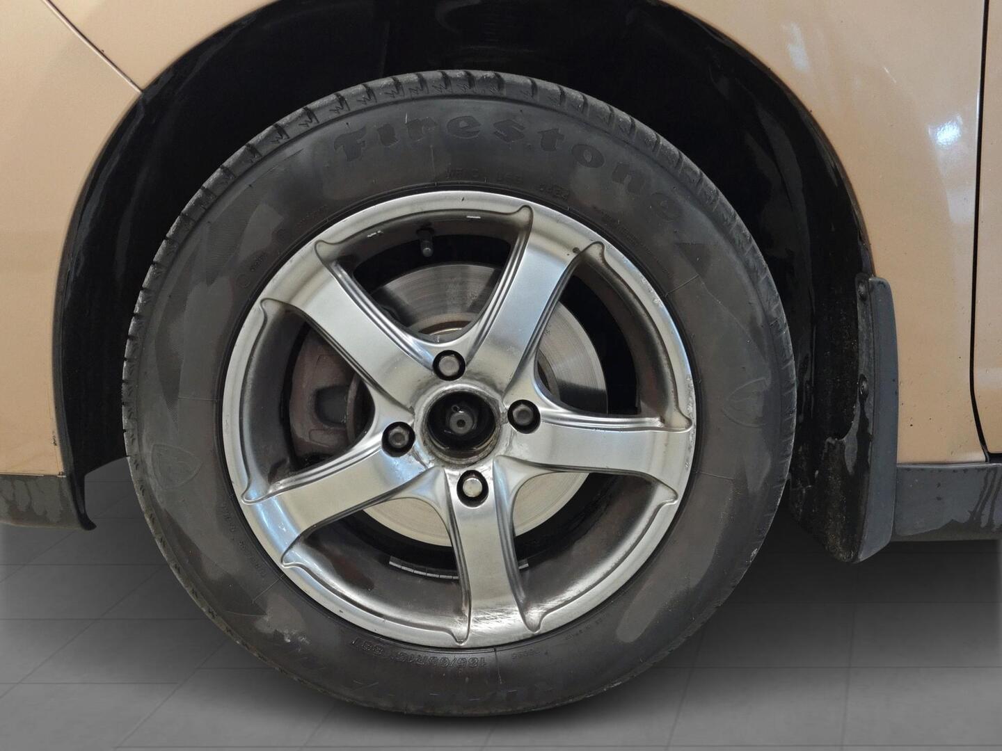 NISSAN Tiida 2008