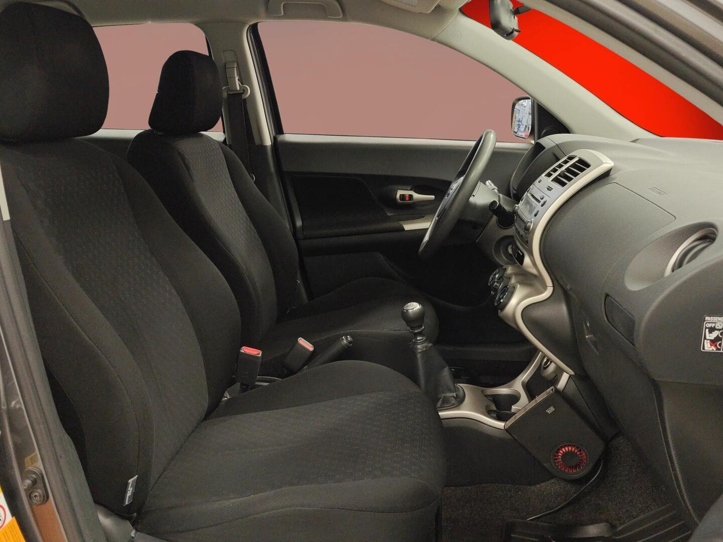 TOYOTA Urban Cruiser 2010