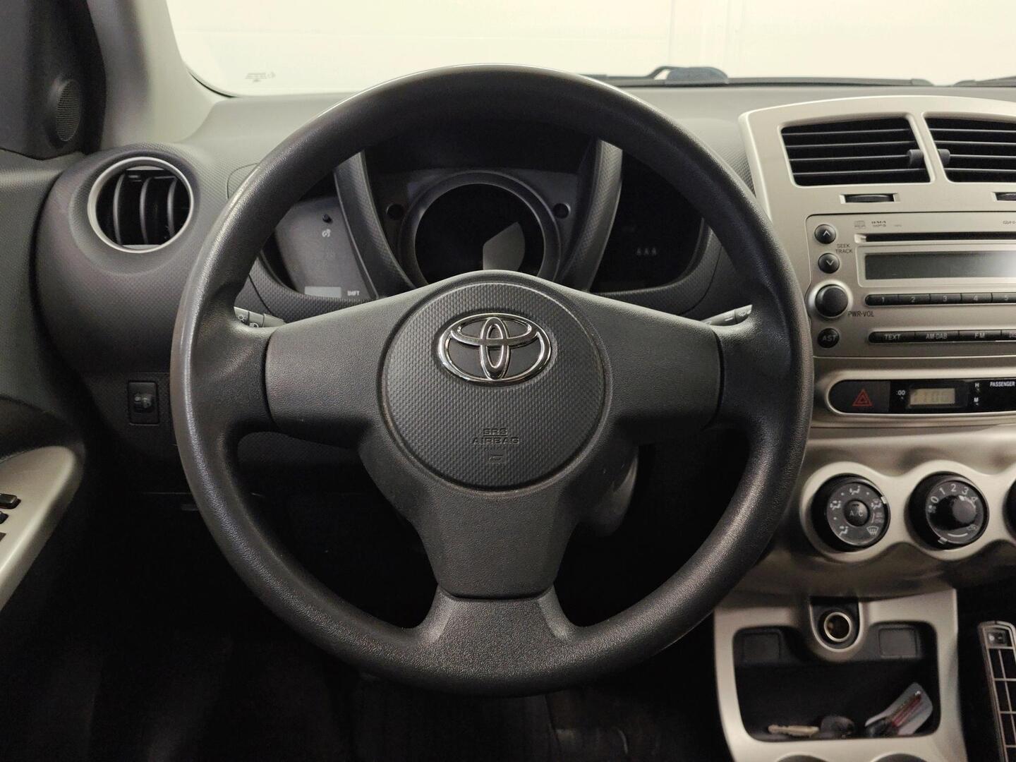 TOYOTA Urban Cruiser 2010