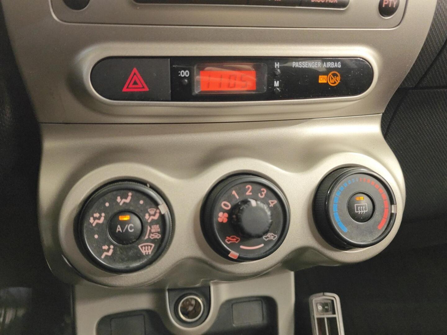 TOYOTA Urban Cruiser 2010