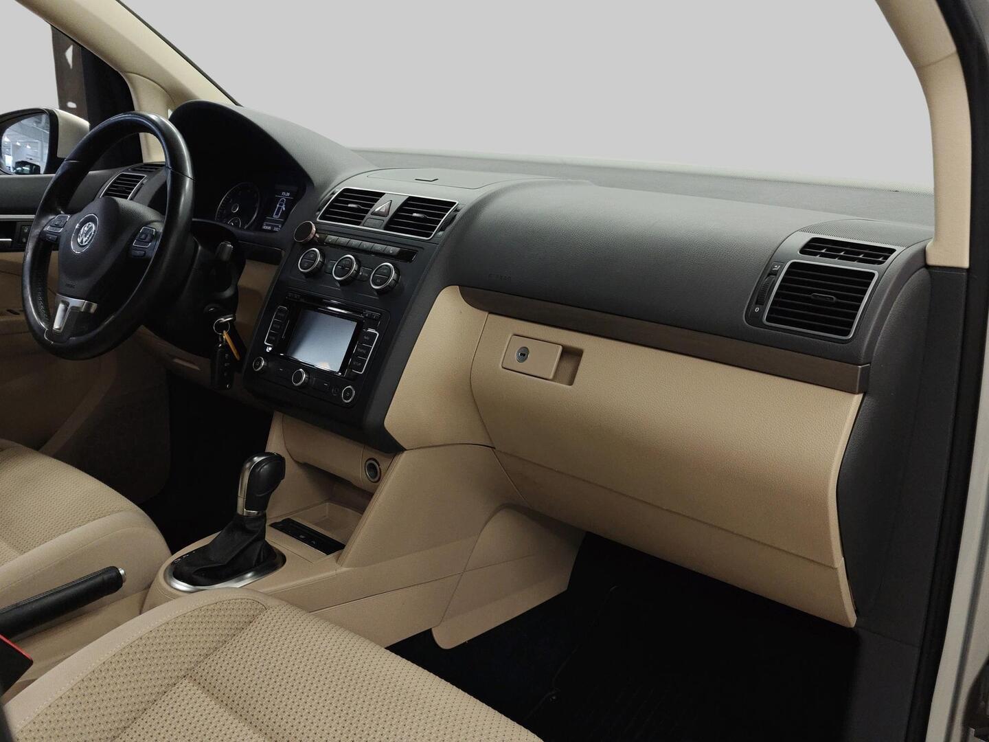 VOLKSWAGEN Touran 2013