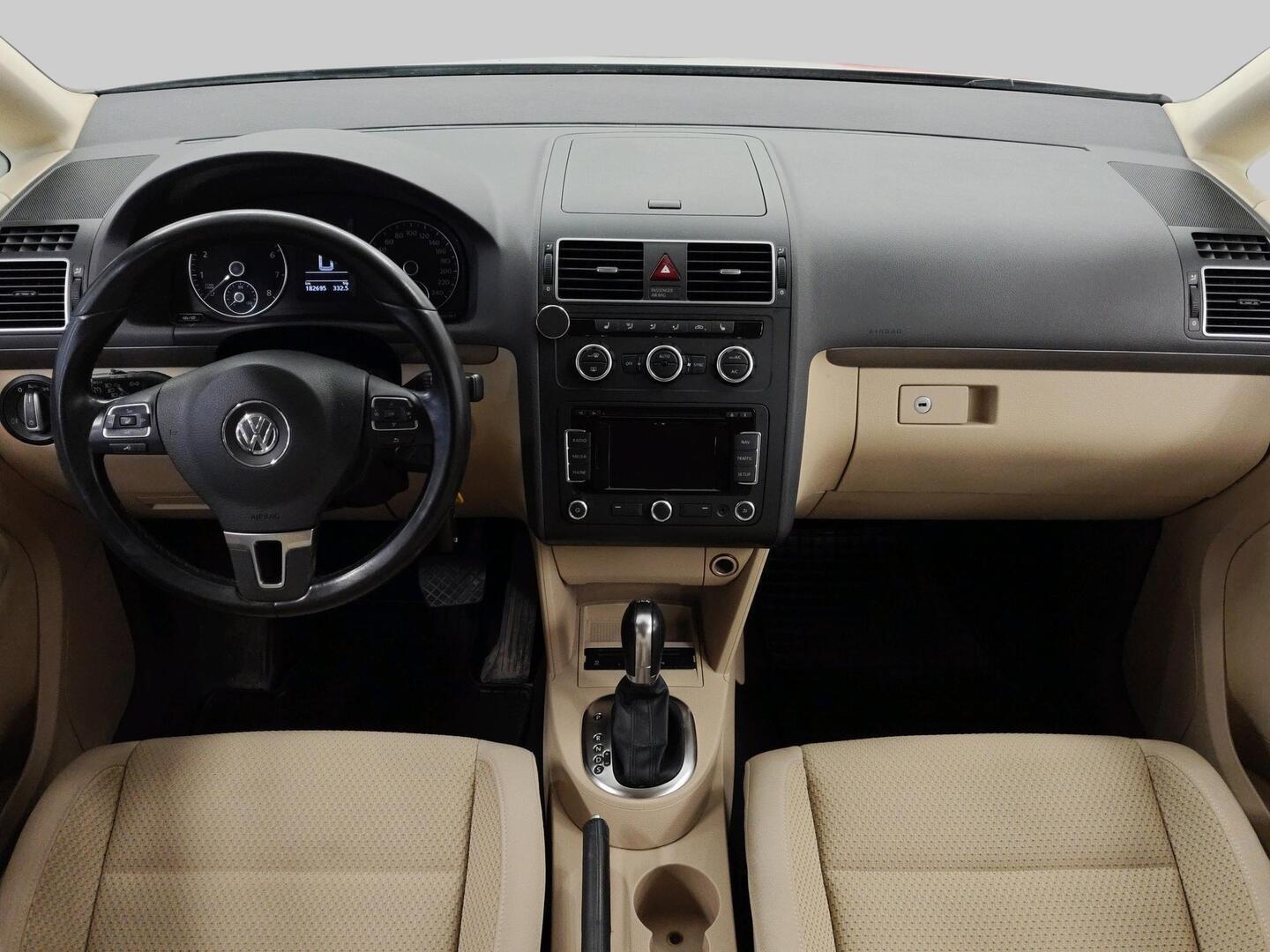 VOLKSWAGEN Touran 2013