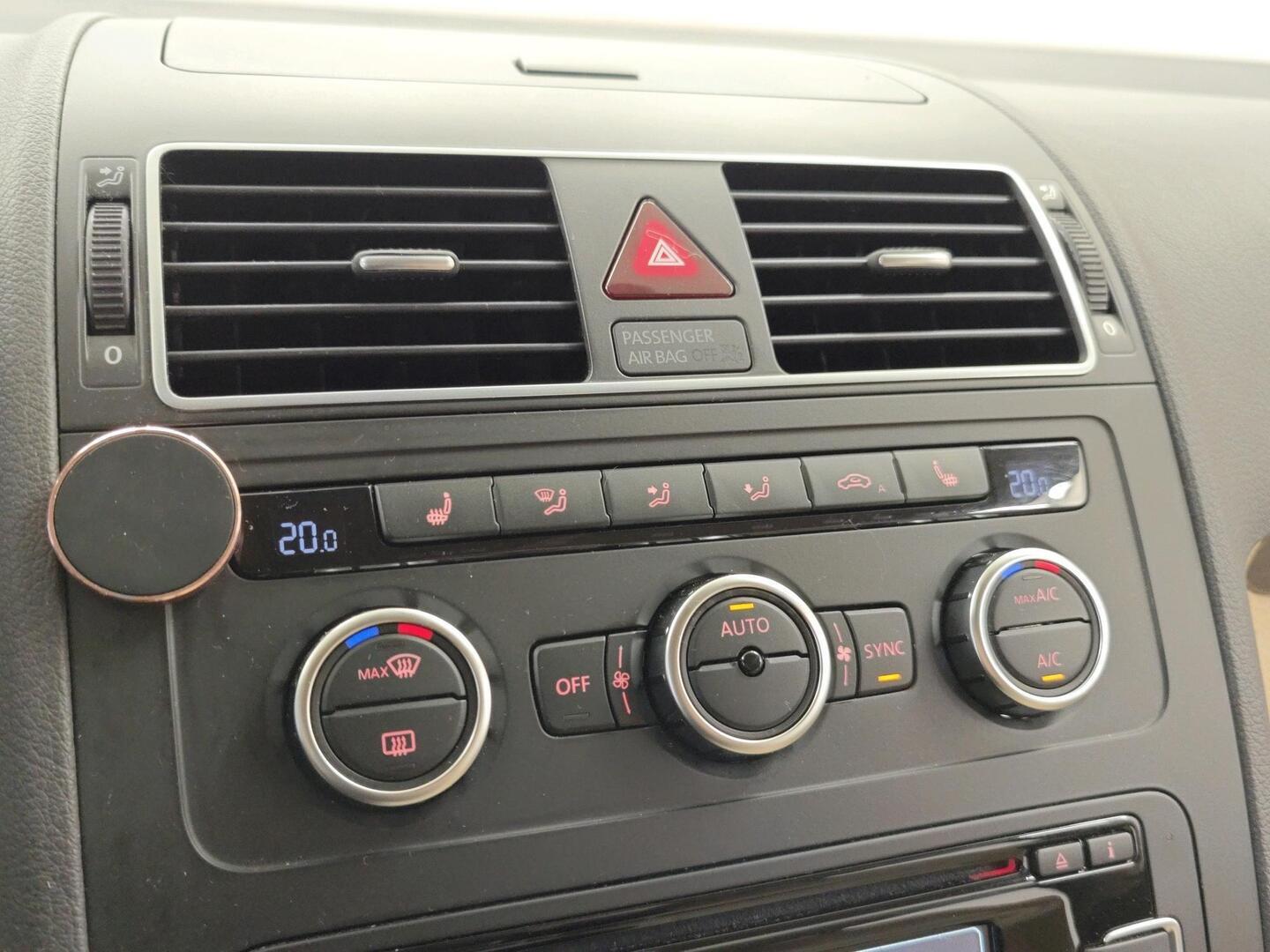 VOLKSWAGEN Touran 2013