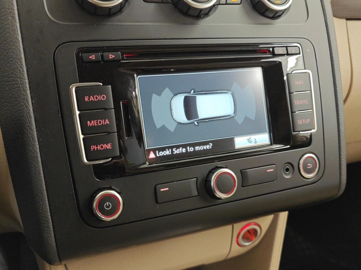 VOLKSWAGEN Touran 2013