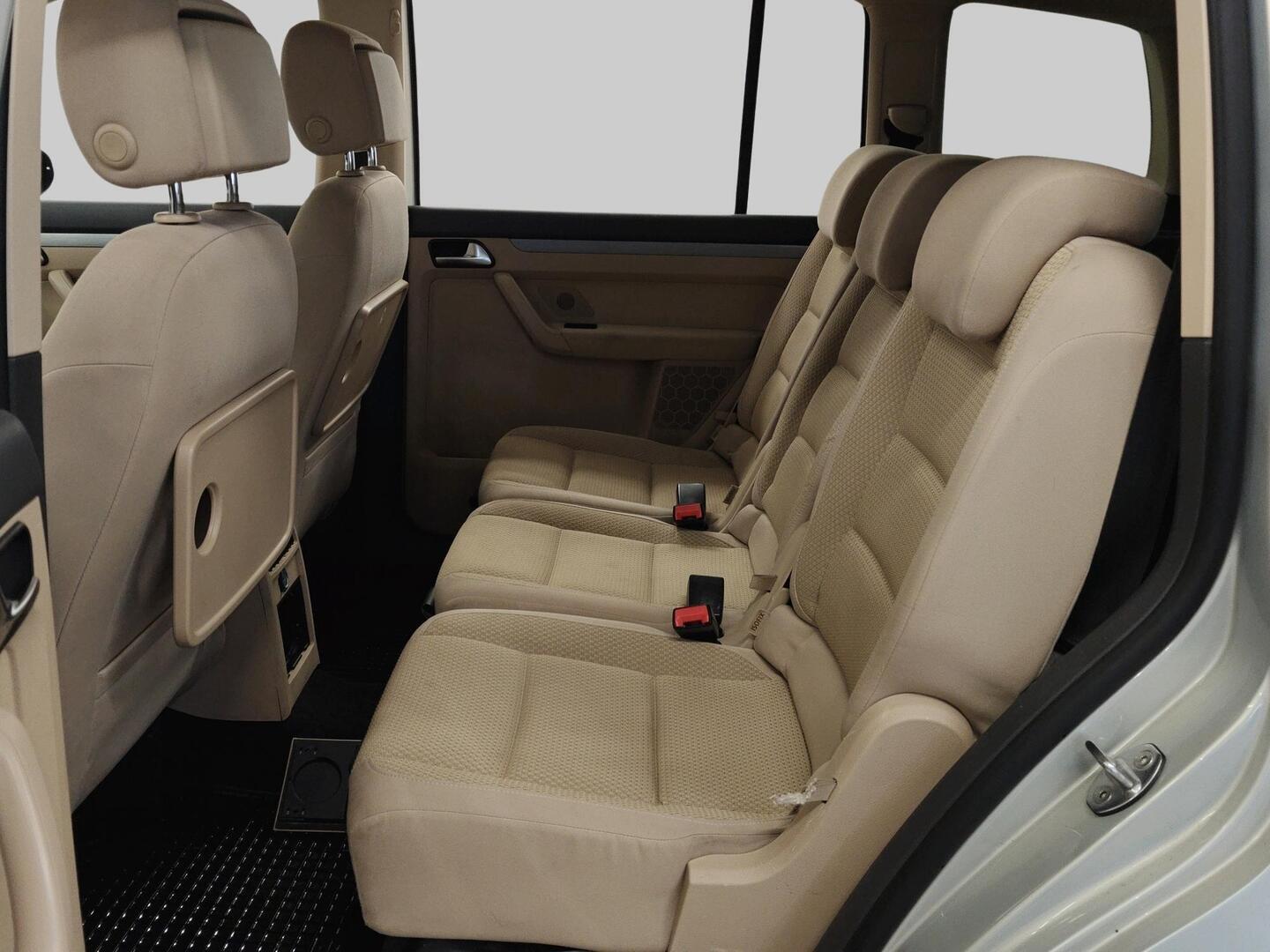 VOLKSWAGEN Touran 2013