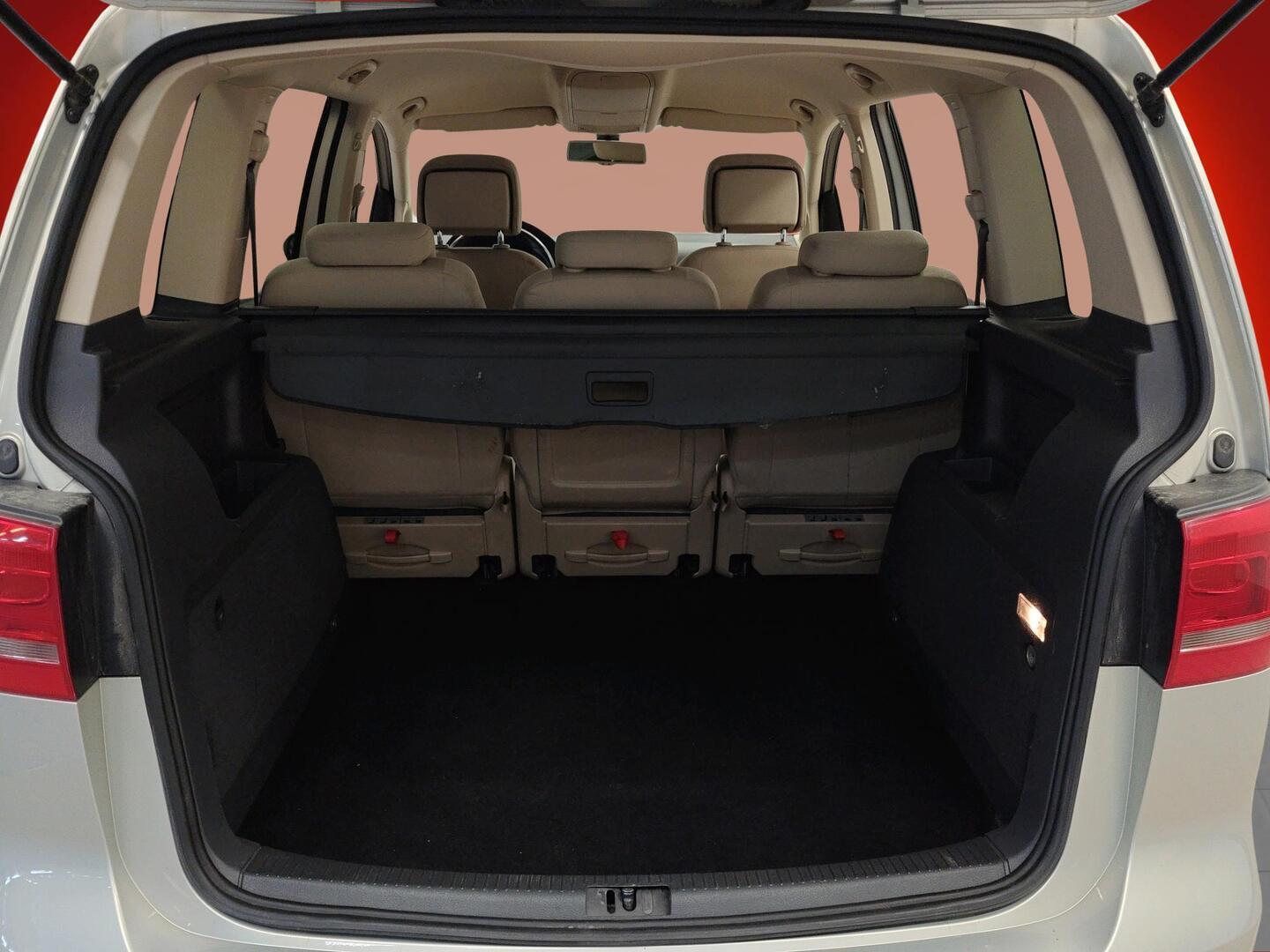 VOLKSWAGEN Touran 2013