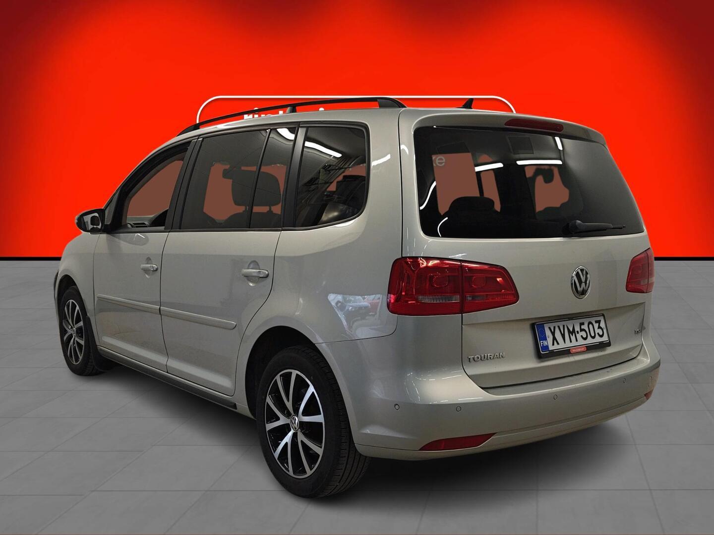 VOLKSWAGEN Touran 2013
