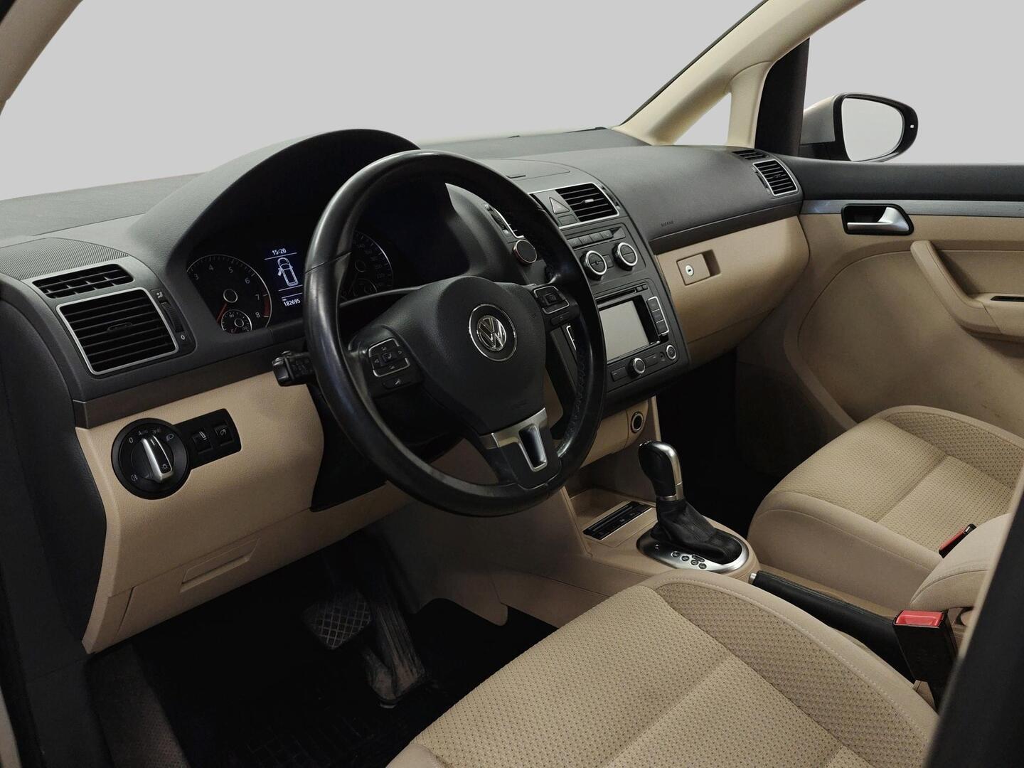 VOLKSWAGEN Touran 2013