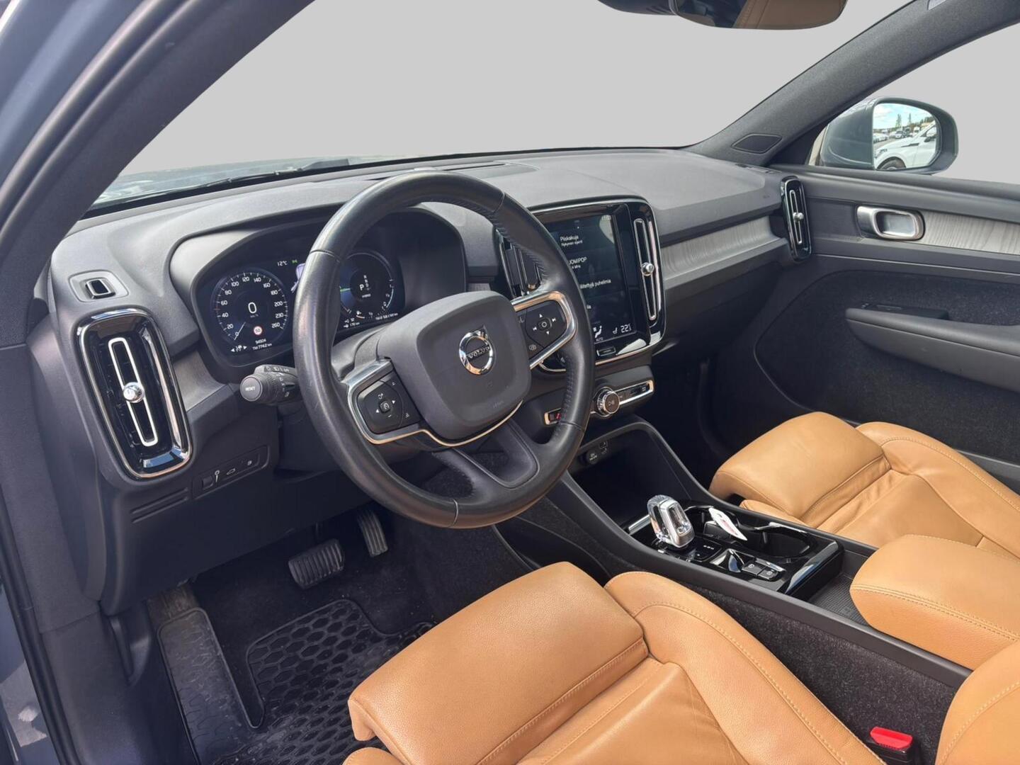 VOLVO XC40 2021