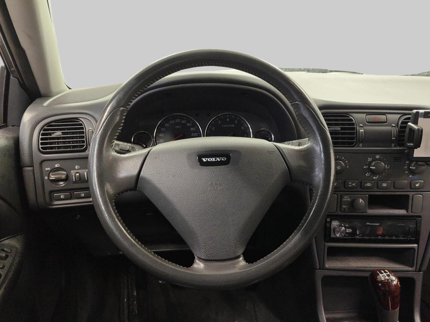 VOLVO V40 2004