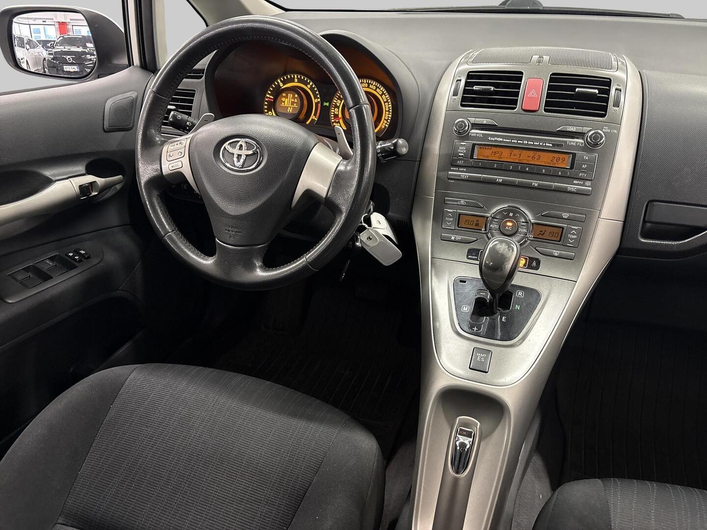 TOYOTA Auris 2008