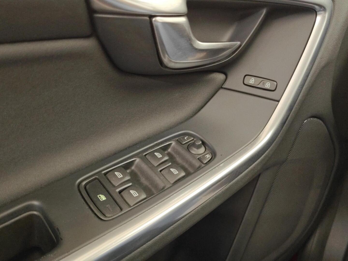 VOLVO S60 2011