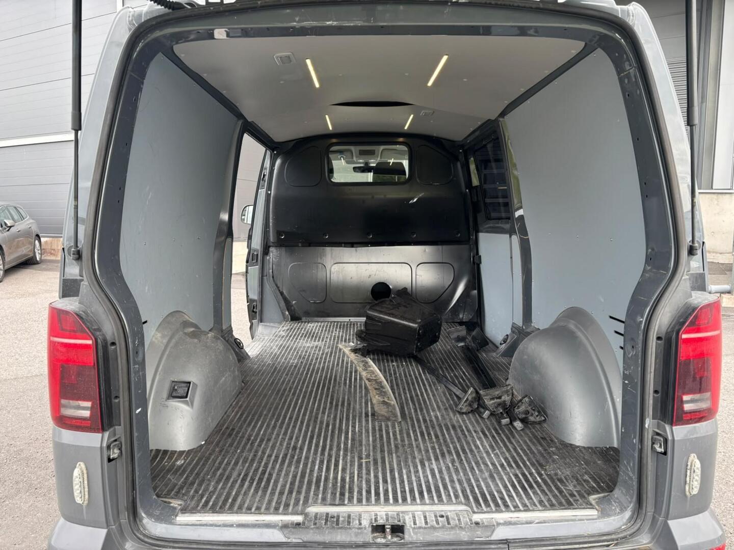 VOLKSWAGEN Transporter 2020