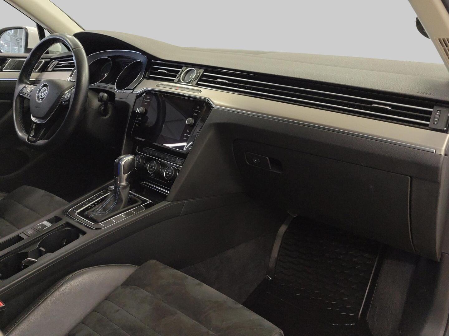 VOLKSWAGEN Passat 2018