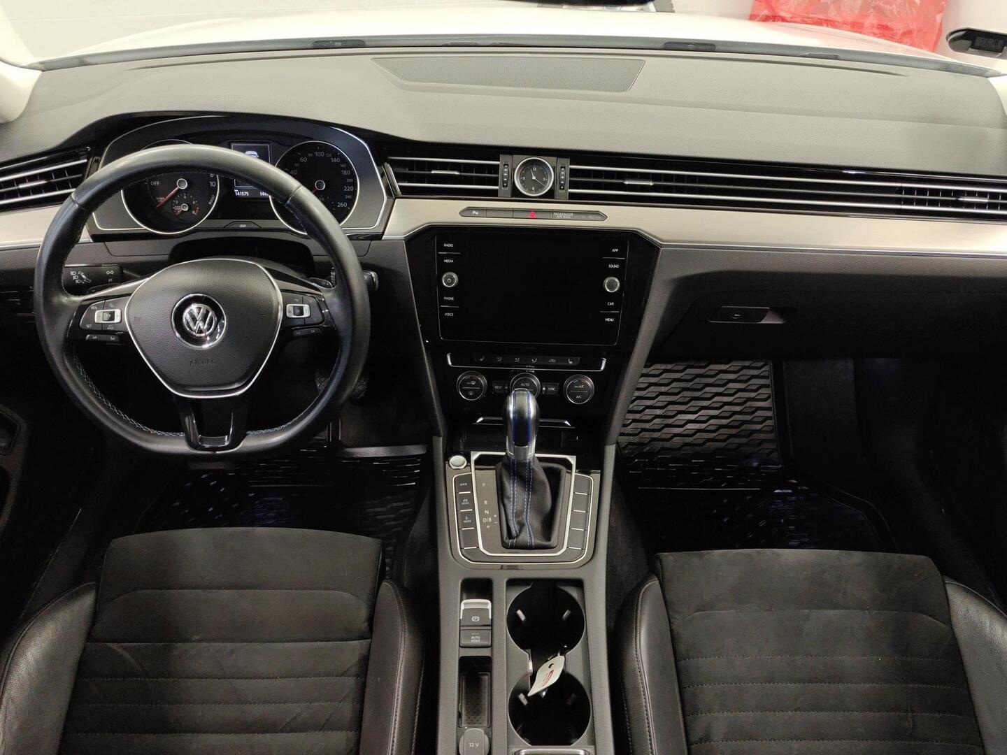 VOLKSWAGEN Passat 2018