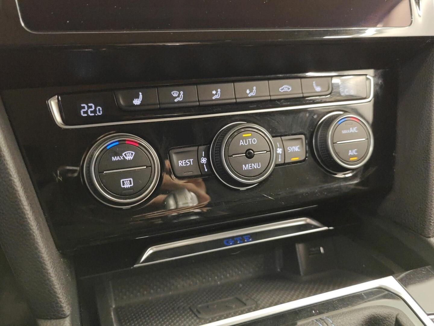 VOLKSWAGEN Passat 2018