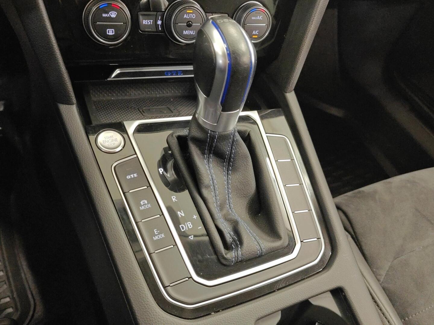 VOLKSWAGEN Passat 2018