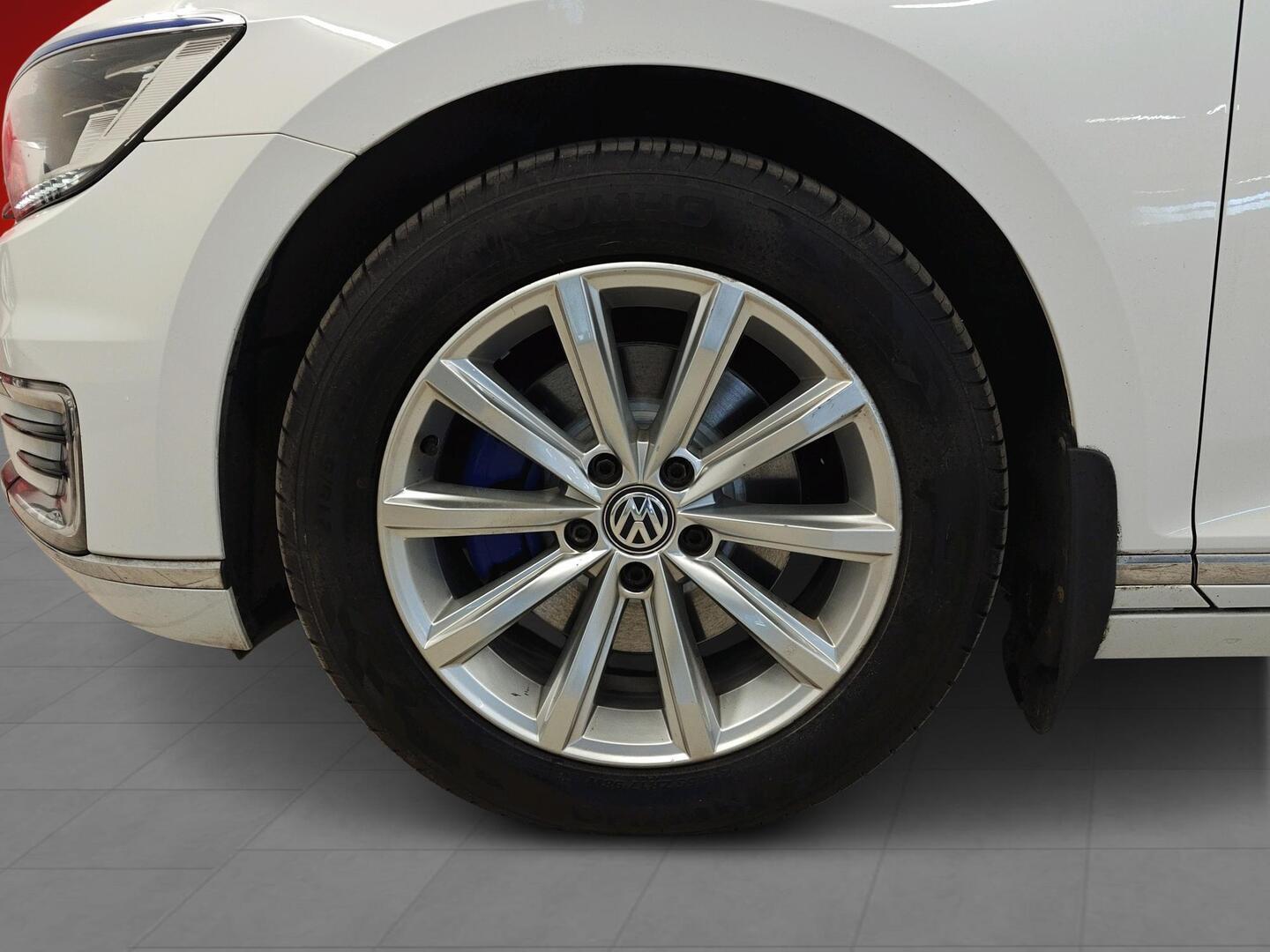VOLKSWAGEN Passat 2018