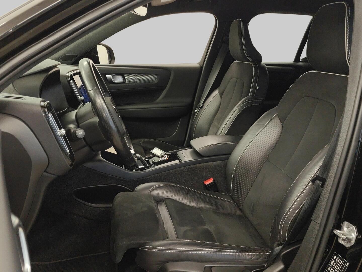 VOLVO XC40 2021