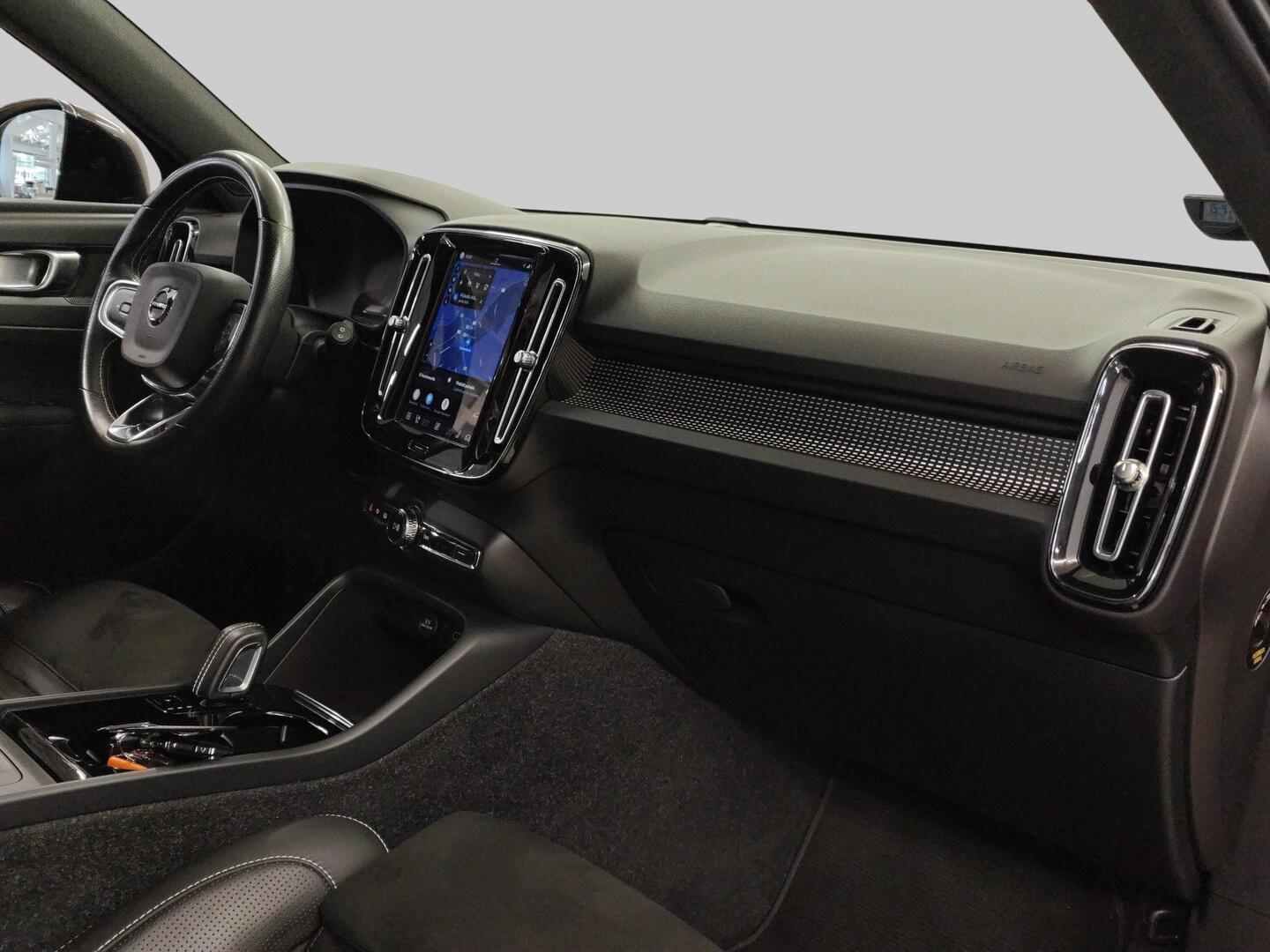 VOLVO XC40 2021