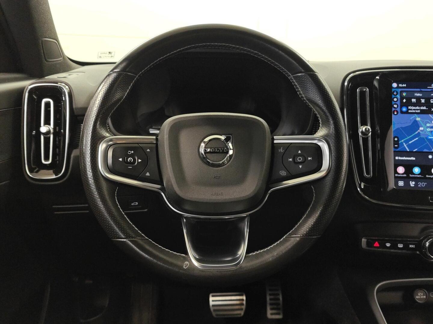 VOLVO XC40 2021