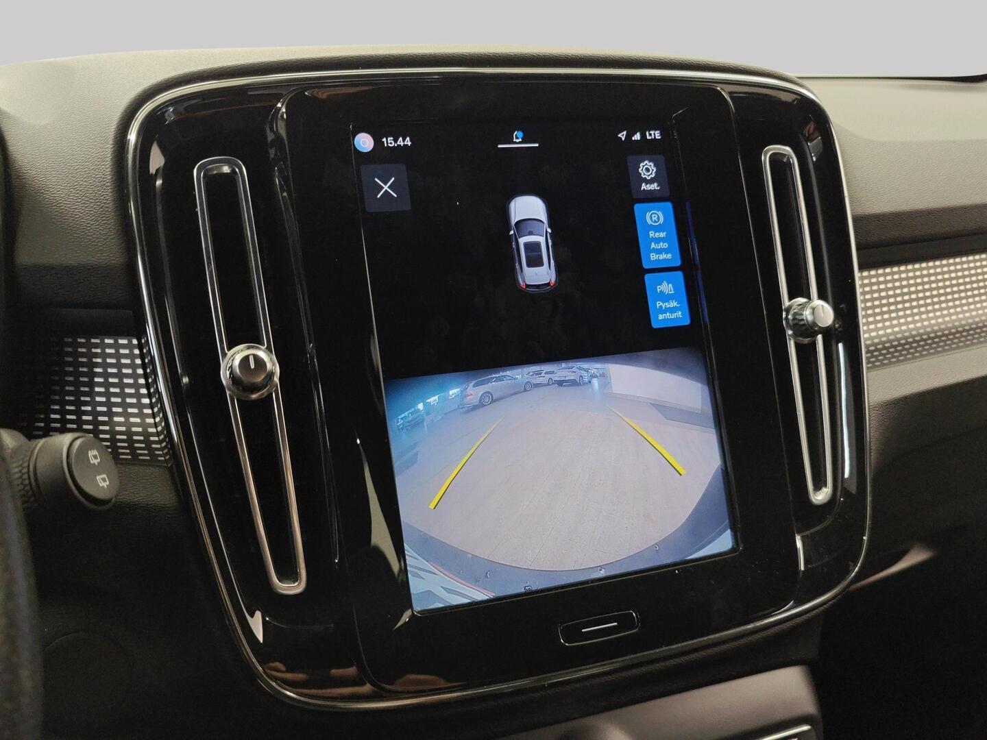 VOLVO XC40 2021