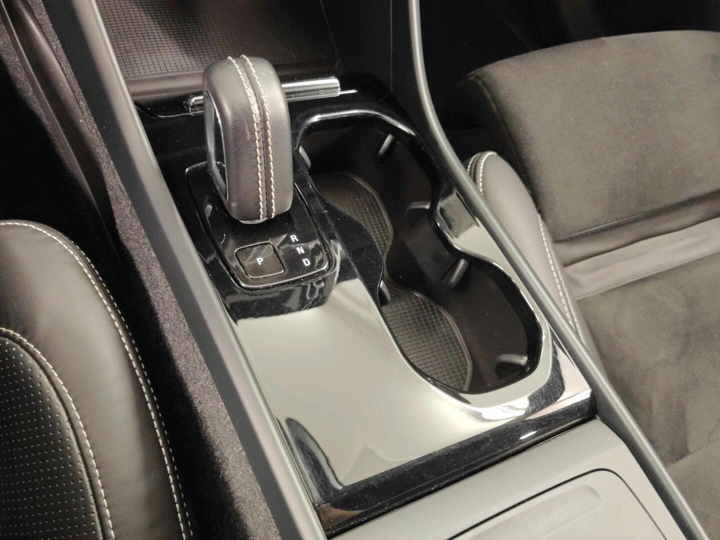 VOLVO XC40 2021