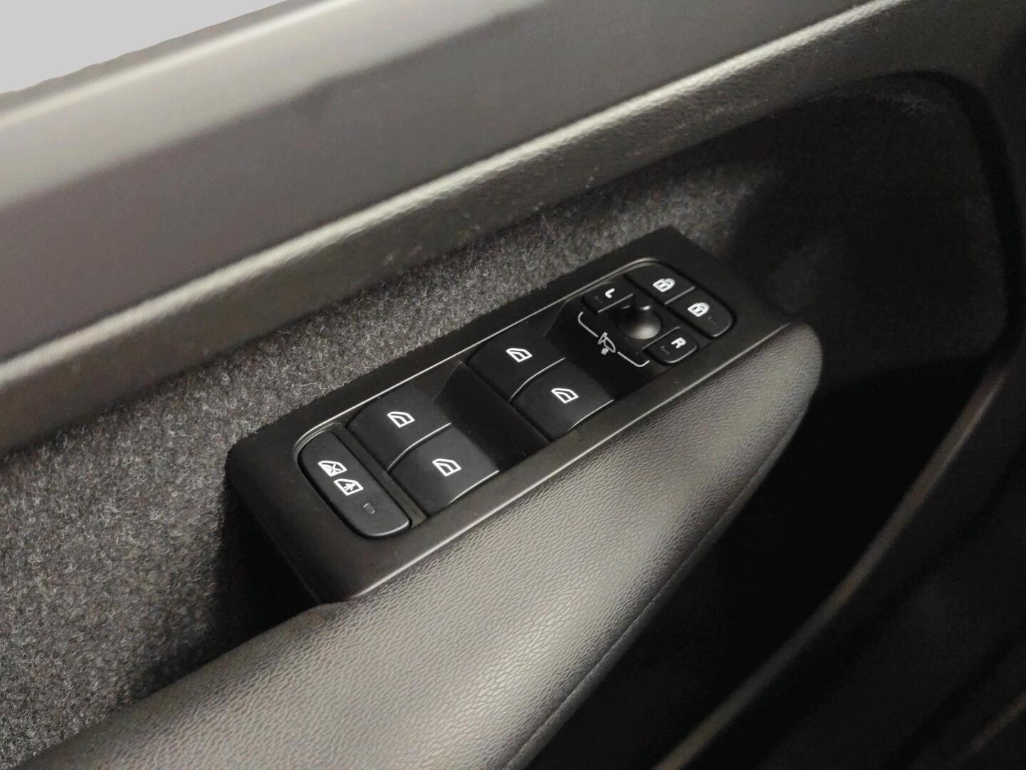 VOLVO XC40 2021