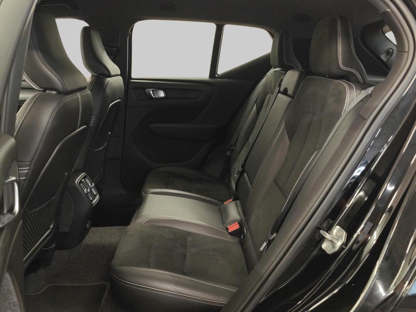 VOLVO XC40 2021
