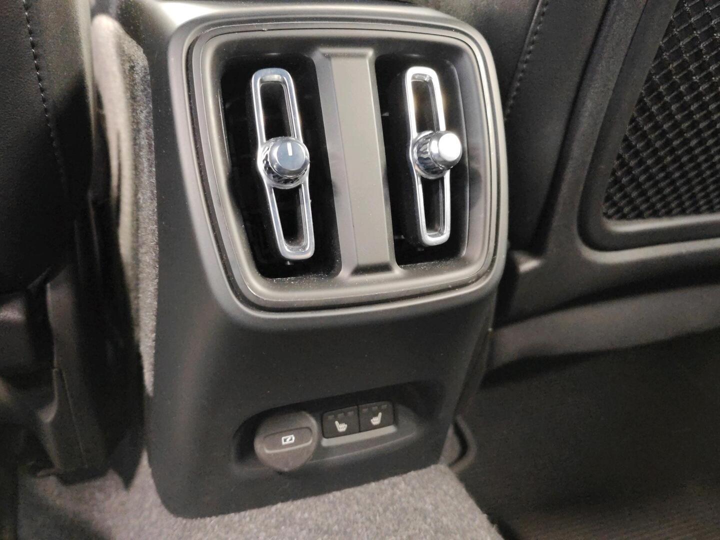 VOLVO XC40 2021