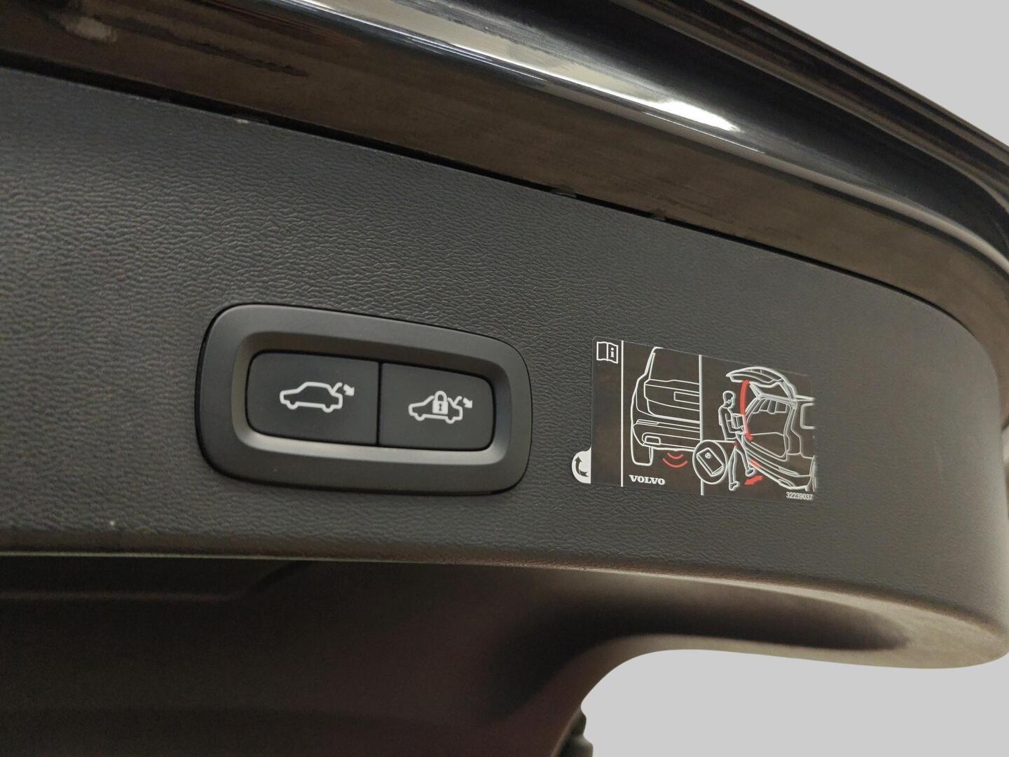 VOLVO XC40 2021