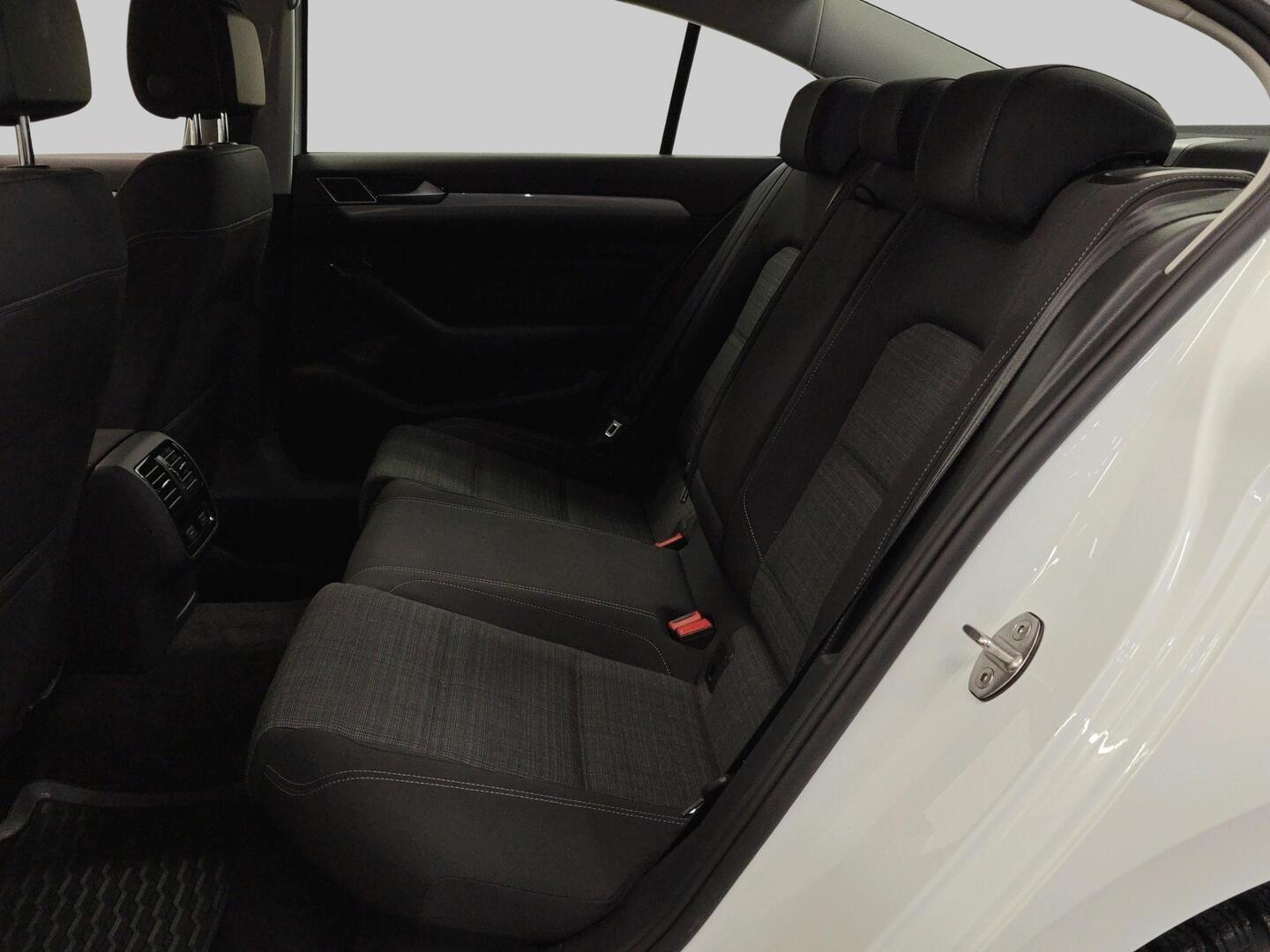 VOLKSWAGEN Passat 2021