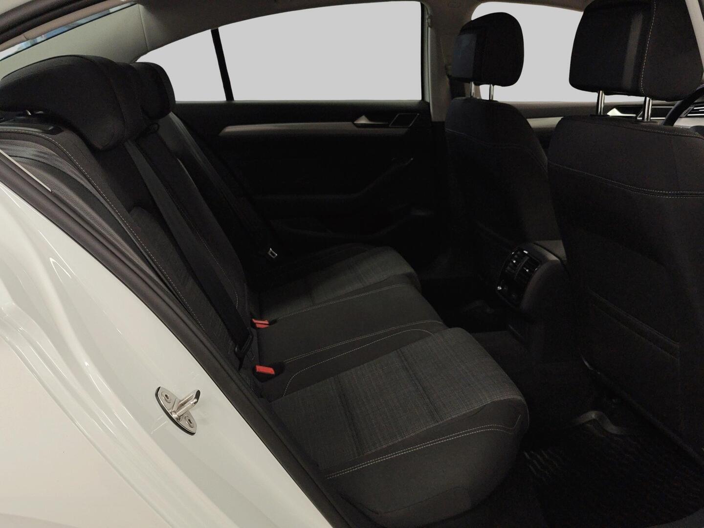 VOLKSWAGEN Passat 2021